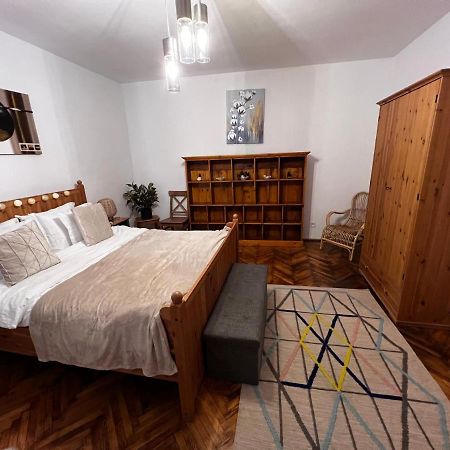Eden Garden Apartment Брашов Екстериор снимка