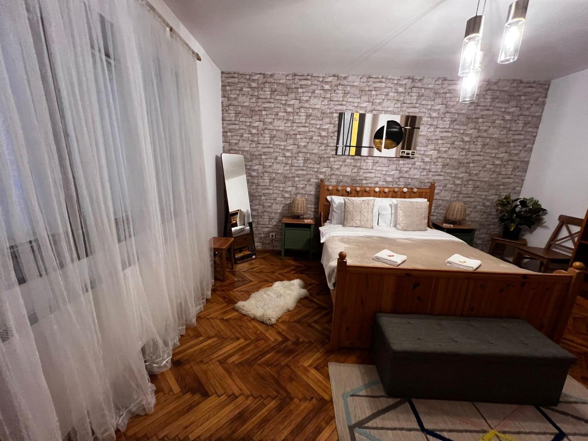 Eden Garden Apartment Брашов Екстериор снимка